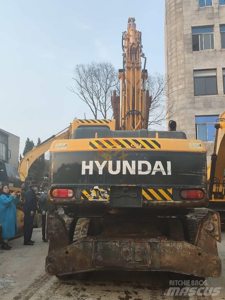 Hyundai 210W-9 Pelle sur pneus