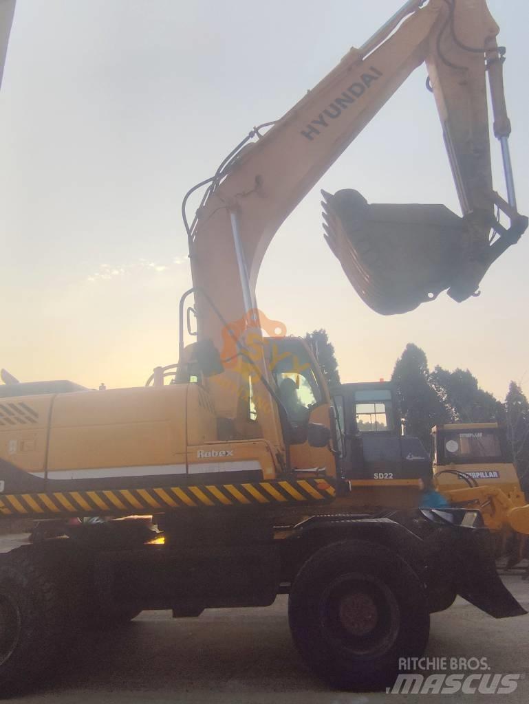 Hyundai 210W-9 Pelle sur pneus