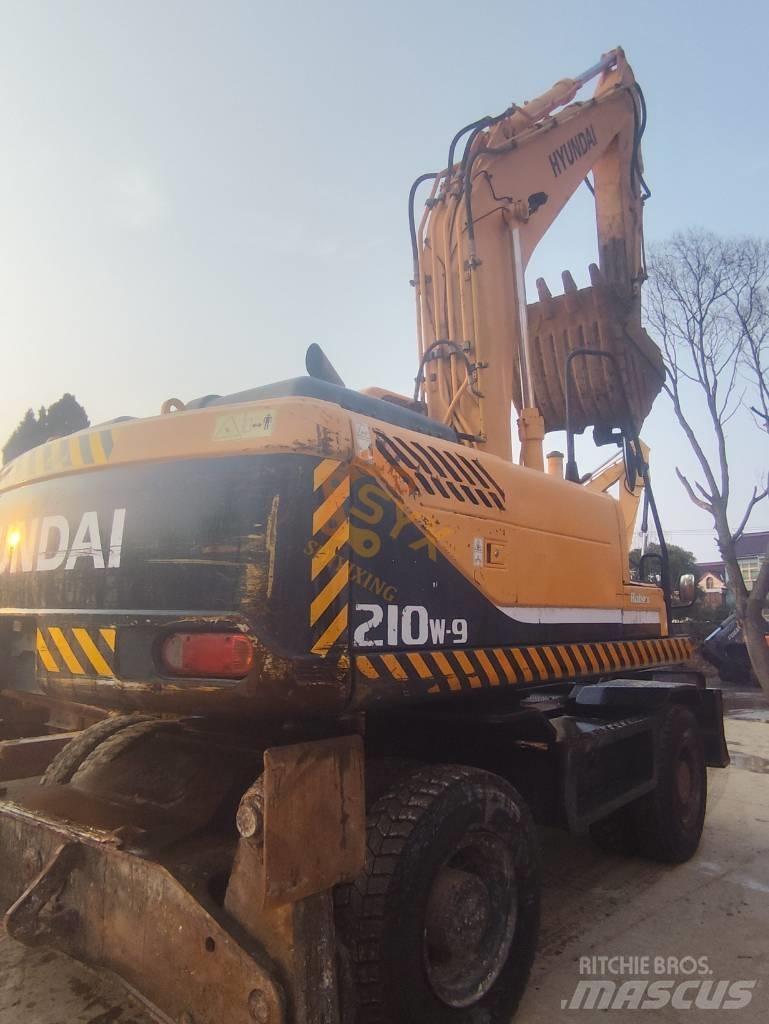 Hyundai 210W-9 Pelle sur pneus