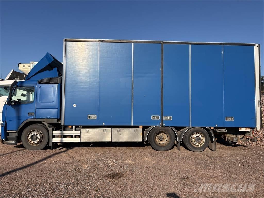 Volvo FM330 6x2 Camion Fourgon