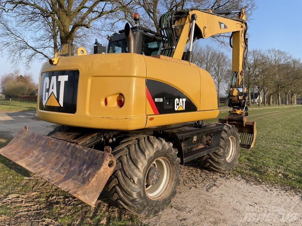 CAT M 313 D Pelle sur pneus