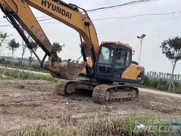 Hyundai R225LVS Pelle sur pneus