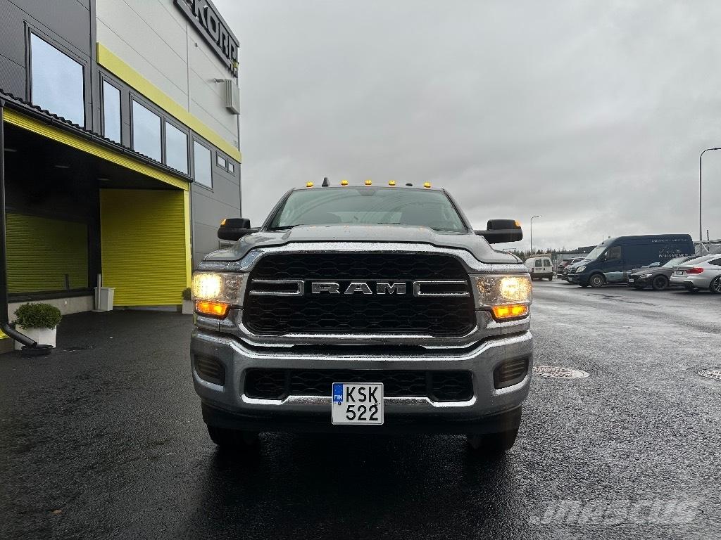RAM 2500 Tradesman Utilitaire benne