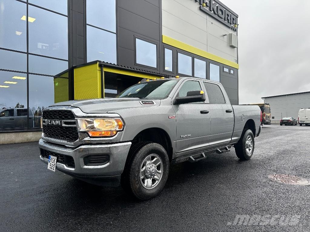 RAM 2500 Tradesman Utilitaire benne