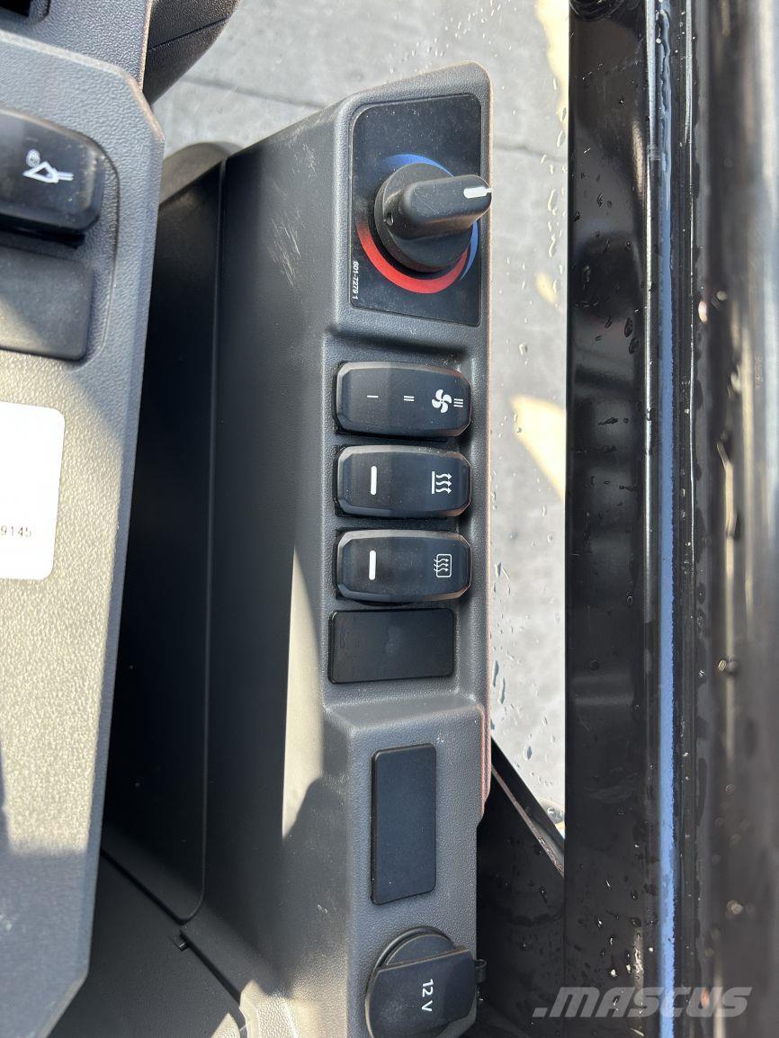 CAT 906 (9145) Chargeuse multifonction