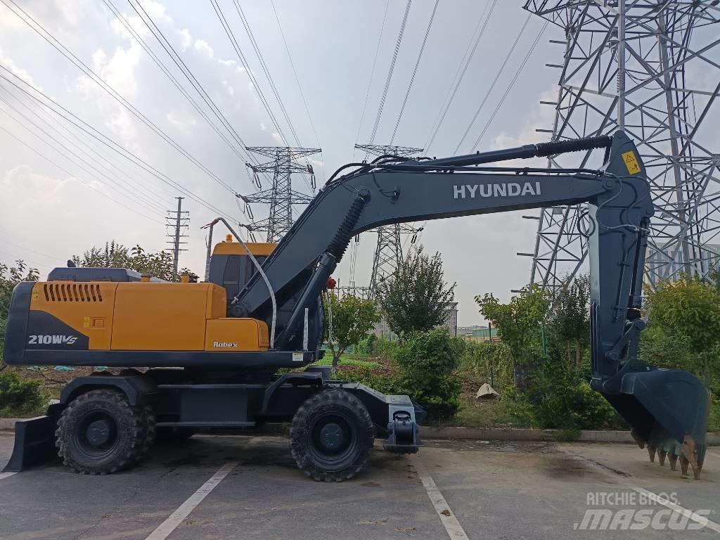 Hyundai R210W Pelle sur pneus