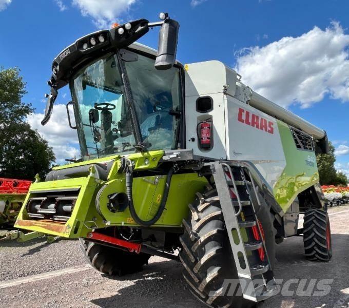 CLAAS TRION 640 Moissonneuse batteuse