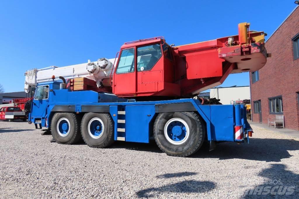 Liebherr LTM 1050-1 Grues tout terrain