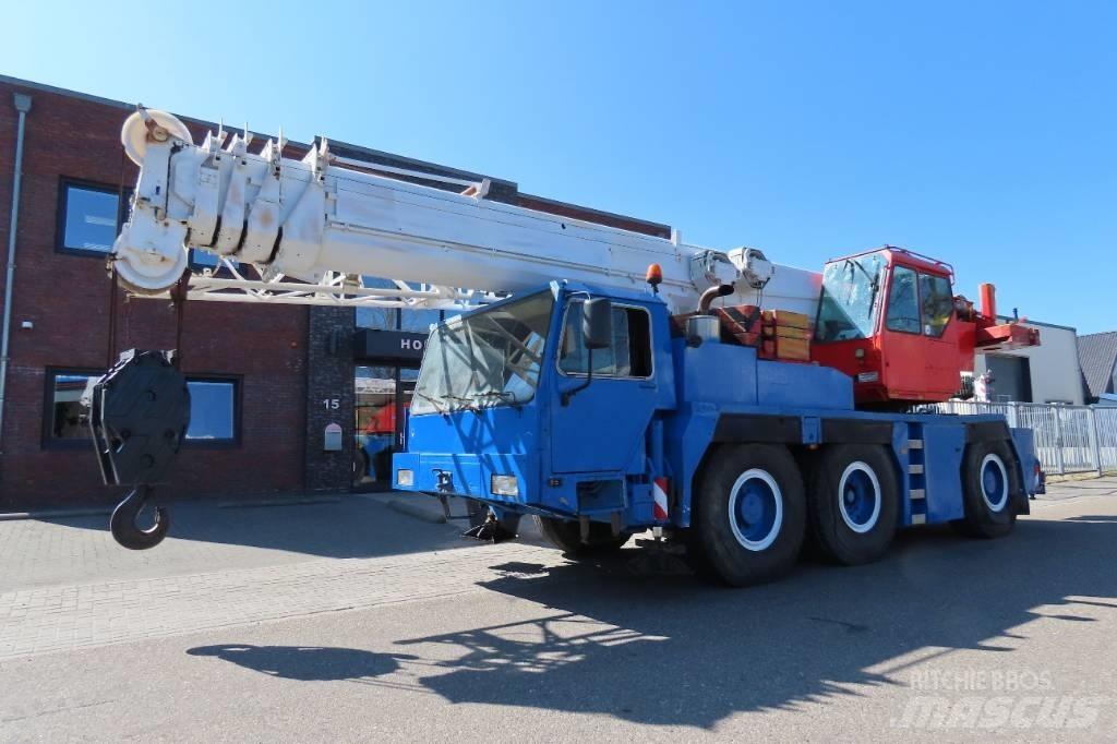 Liebherr LTM 1050-1 Grues tout terrain