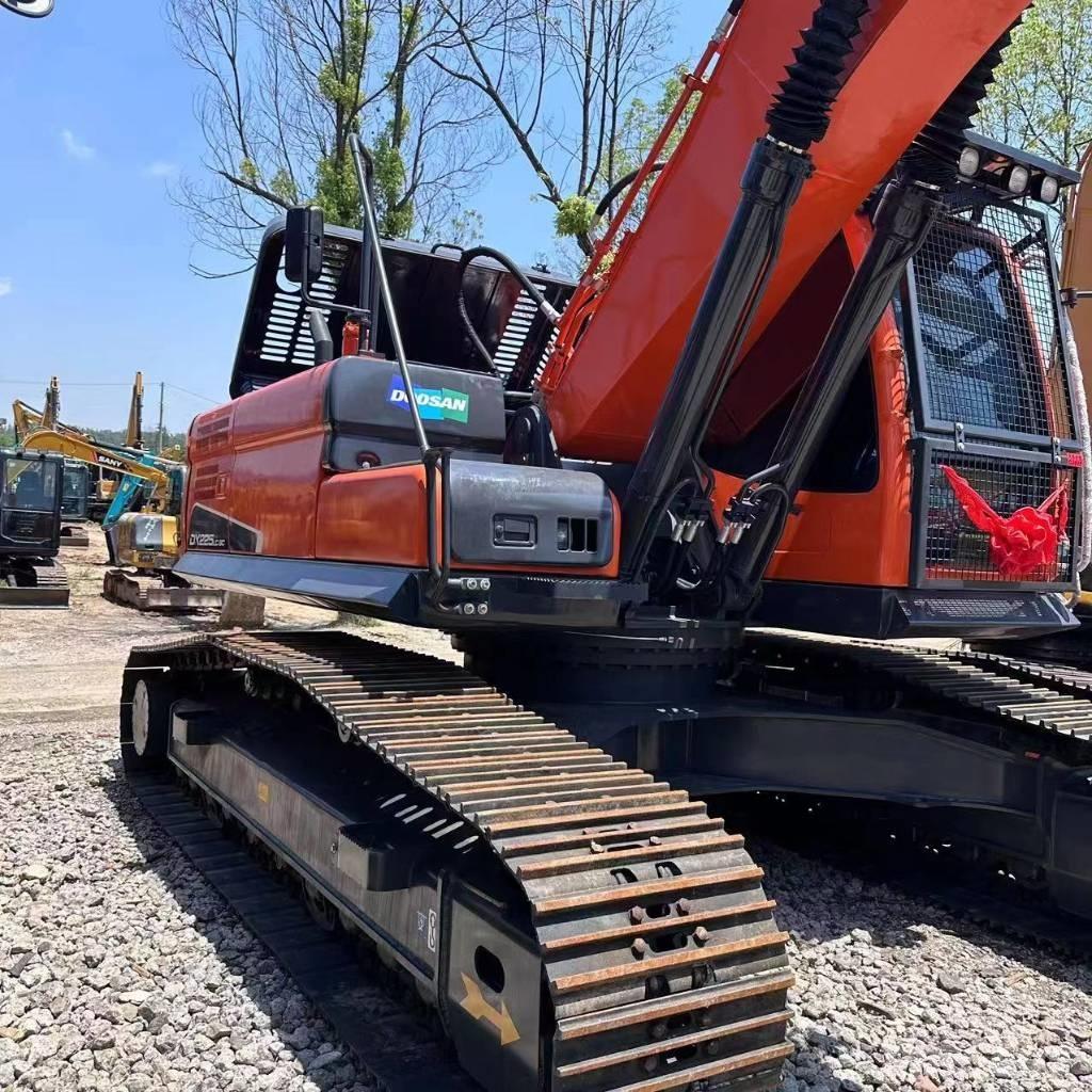 Doosan DX 225 LC Pelle sur chenilles