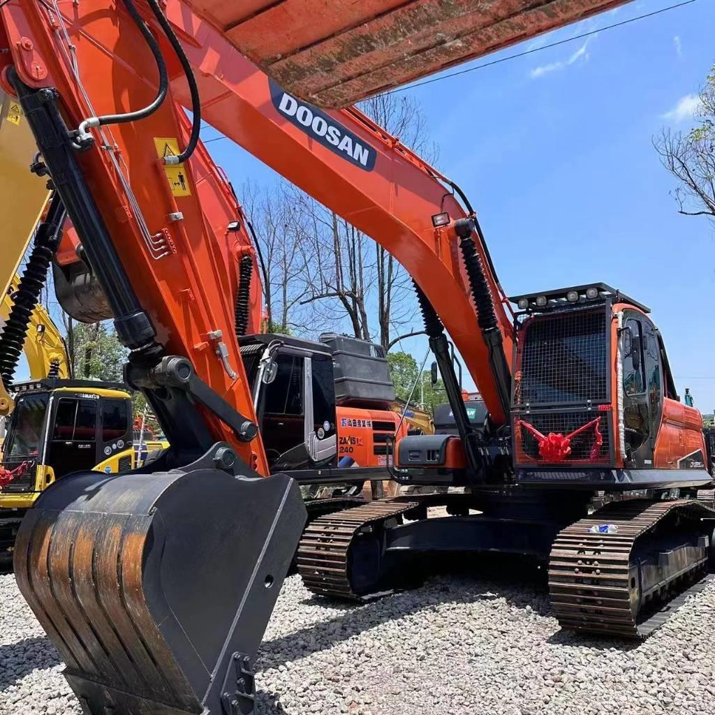 Doosan DX 225 LC Pelle sur chenilles