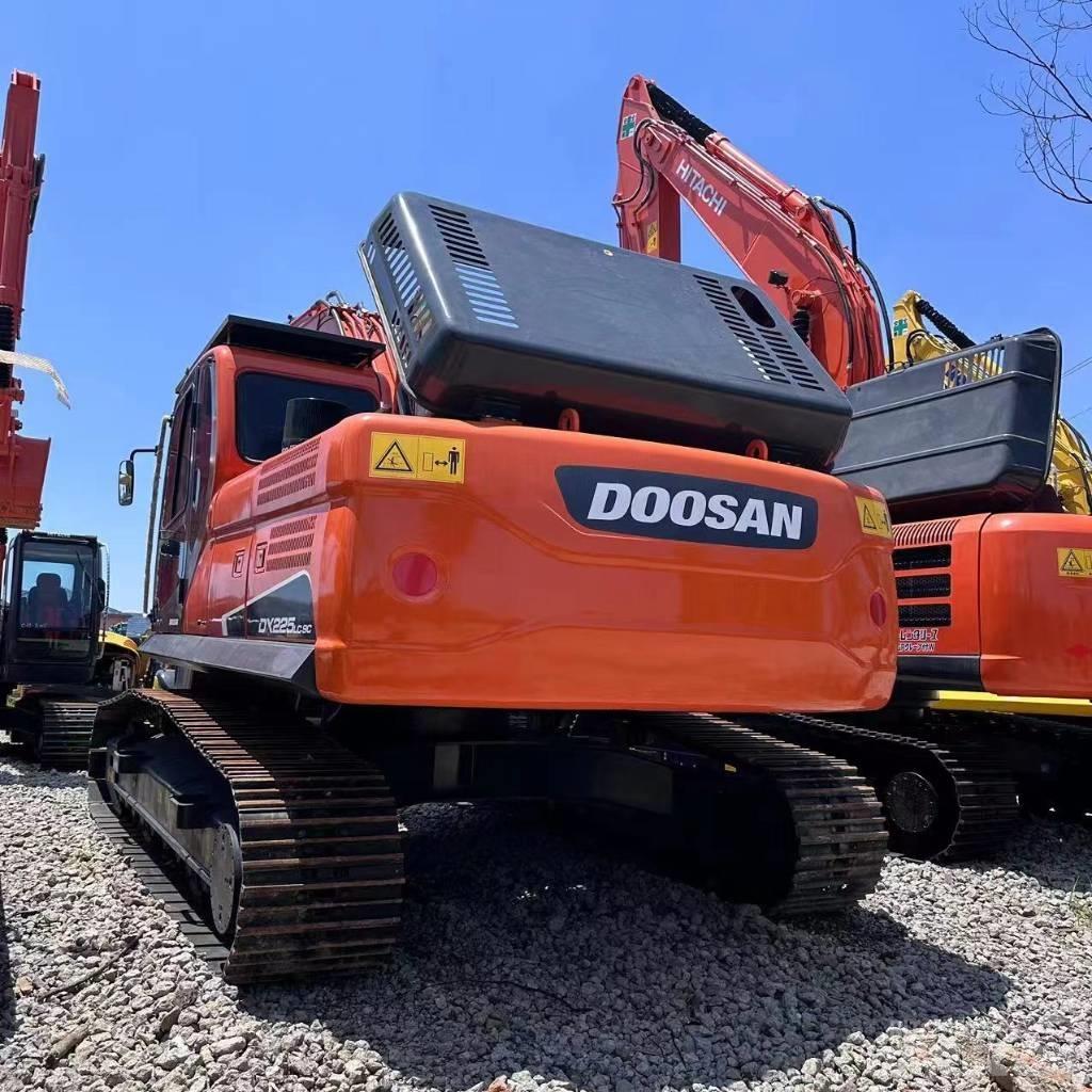 Doosan DX 225 LC Pelle sur chenilles