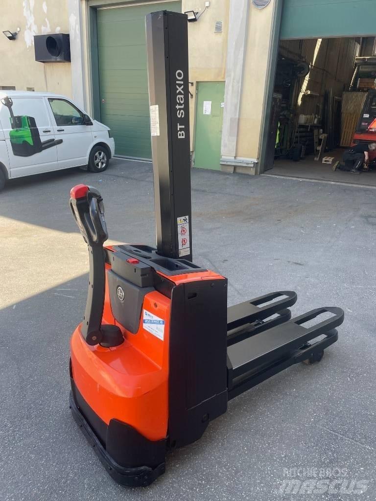 BT SWE080L Gerbeur accompagnant