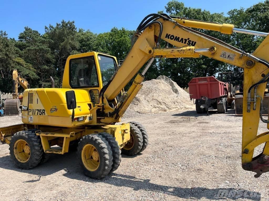 Komatsu PW 75 R Pelle sur pneus
