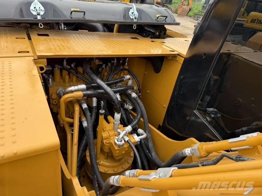 CAT 320D2 Pelle sur chenilles