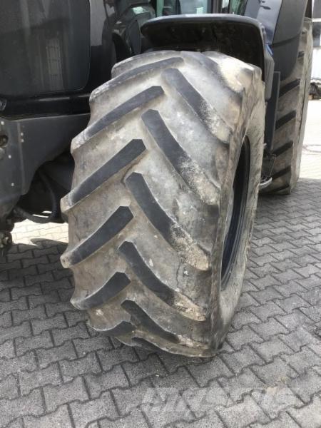 CLAAS AXION 830 Tracteur