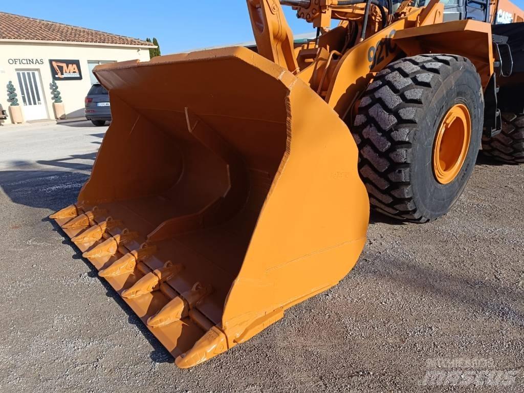 CASE 921 C/2 Chargeuse sur pneus