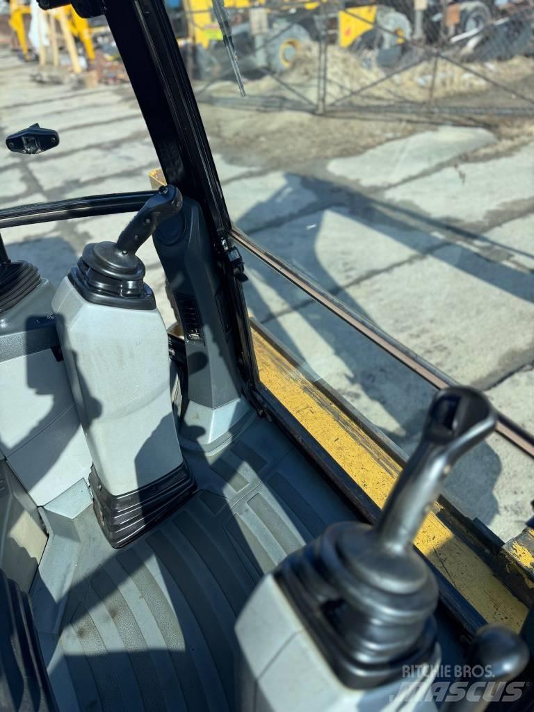 CAT 444 E Tractopelle