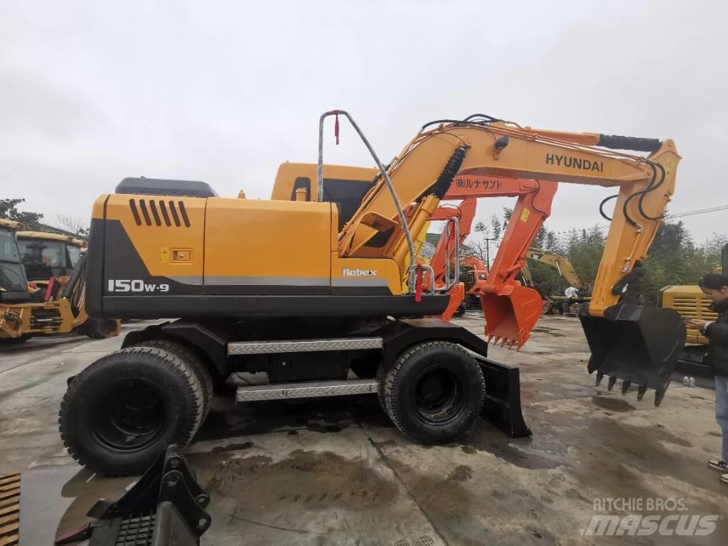 Hyundai R 150W Pelle sur pneus
