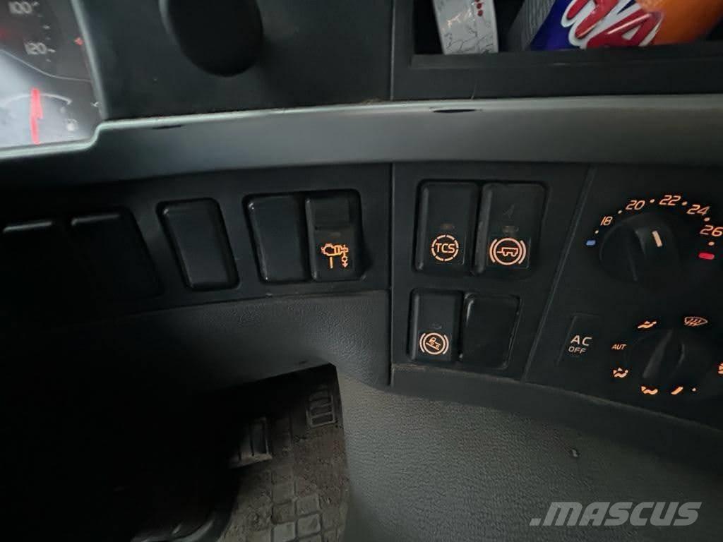 Volvo FM 460 Camion plateau ridelle avec grue