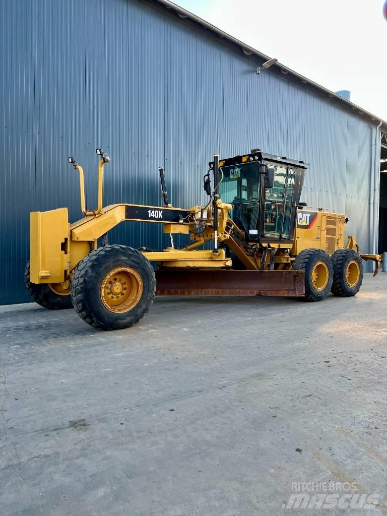 CAT 140K Niveleuse