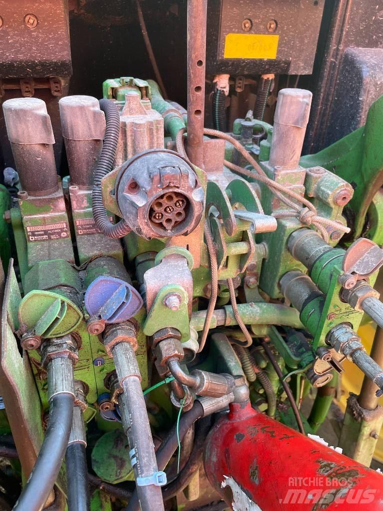 John Deere 6630STD Tracteur