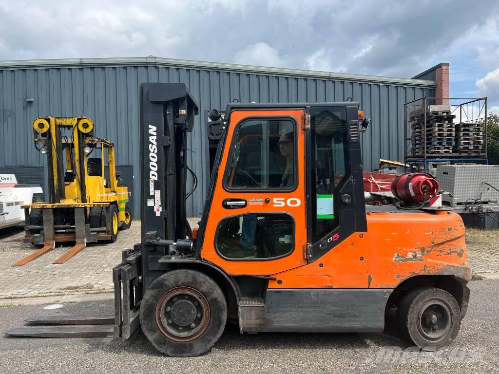Doosan G50SC-5 Chariots GPL
