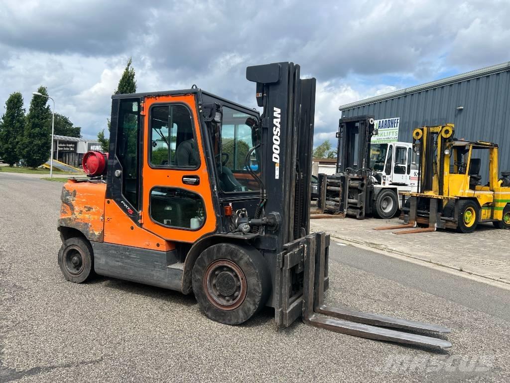Doosan G50SC-5 Chariots GPL