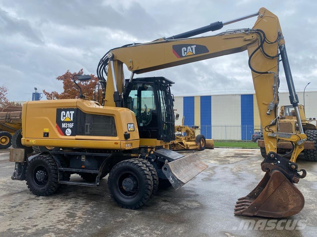 CAT M316F NVT Pelle sur pneus