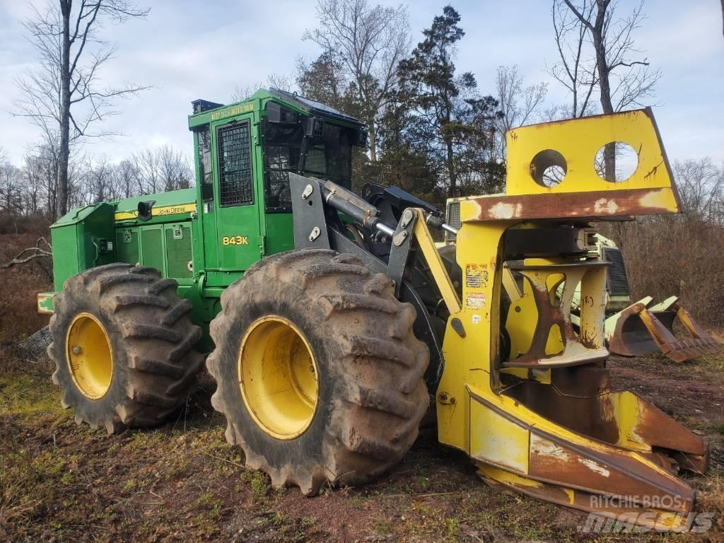 John Deere 843 K Abatteuse groupeuse