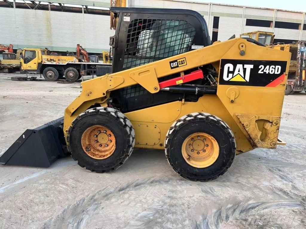 CAT 246 D Chargeuse compacte