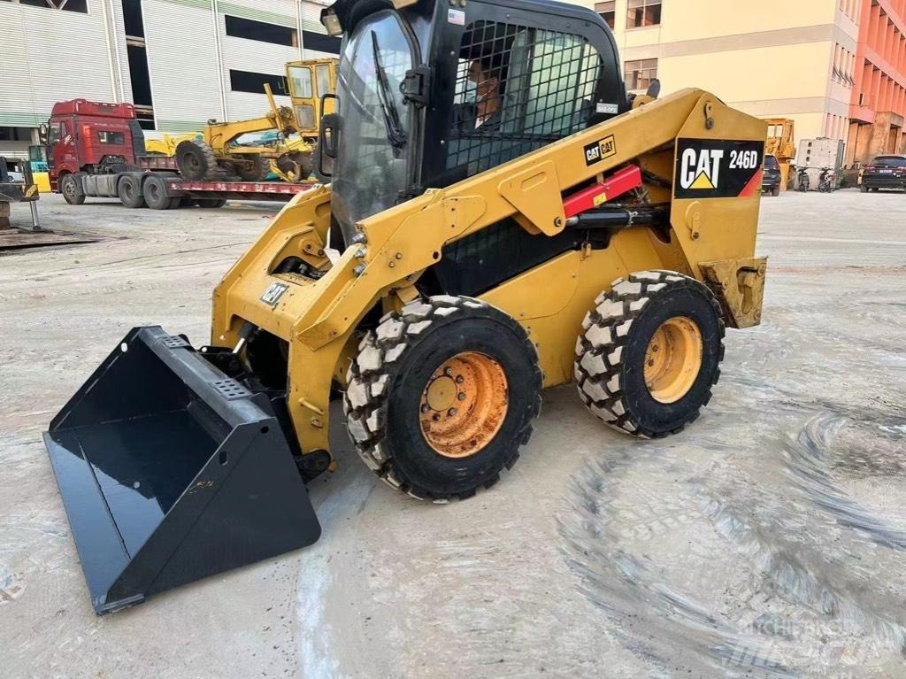 CAT 246 D Chargeuse compacte