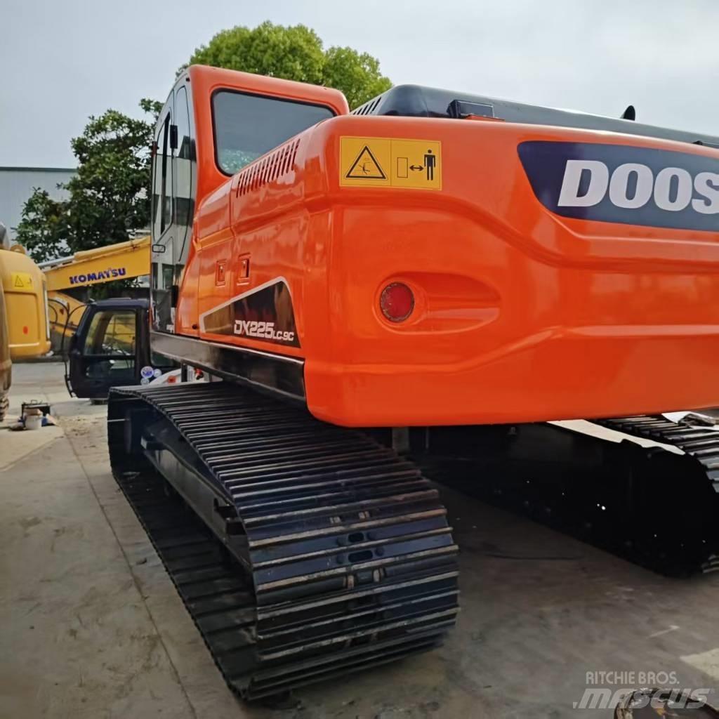 Doosan DX 225 Pelle sur chenilles