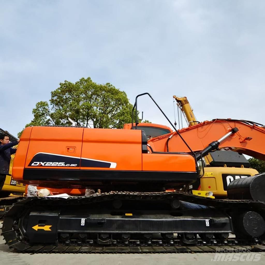 Doosan DX 225 Pelle sur chenilles
