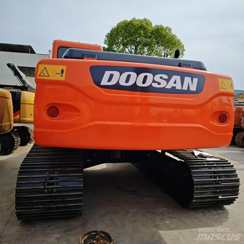 Doosan DX 225 Pelle sur chenilles