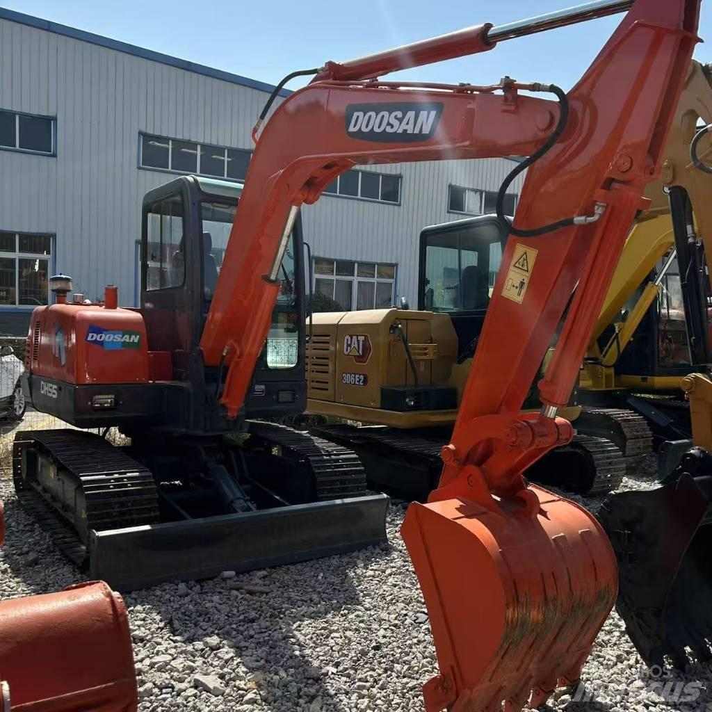 Doosan 55 Pelle sur chenilles