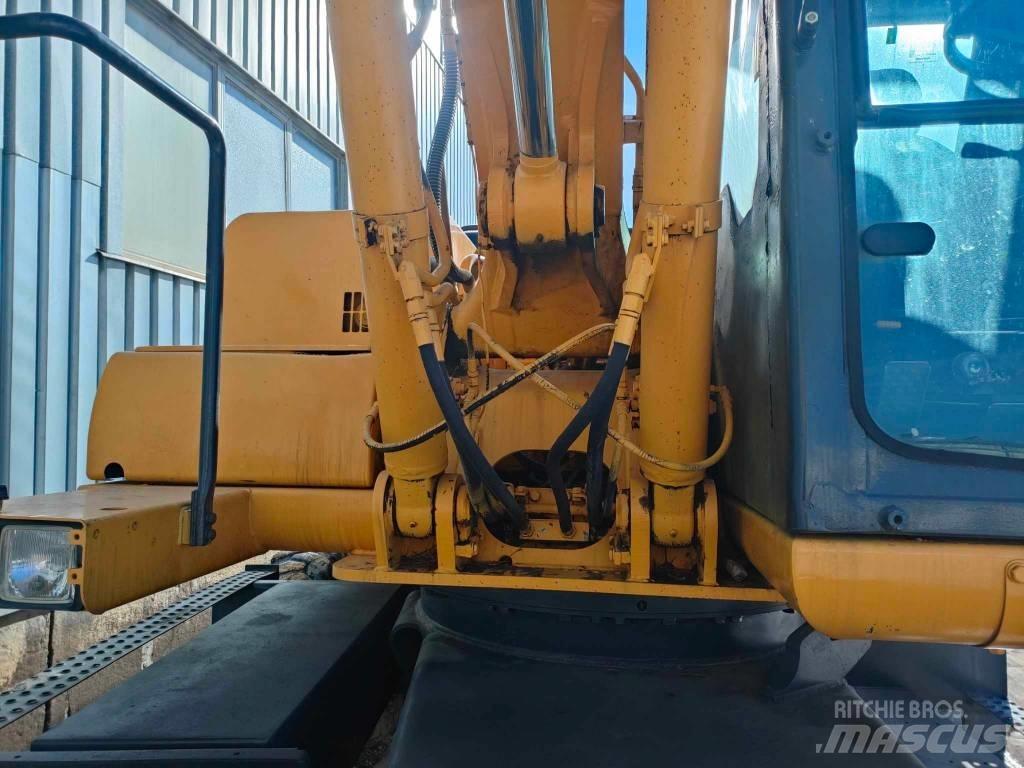 Komatsu PW 130ES-6K Pelle sur pneus