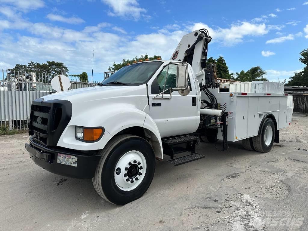 Ford F 750 XL SD Camion plateau ridelle avec grue