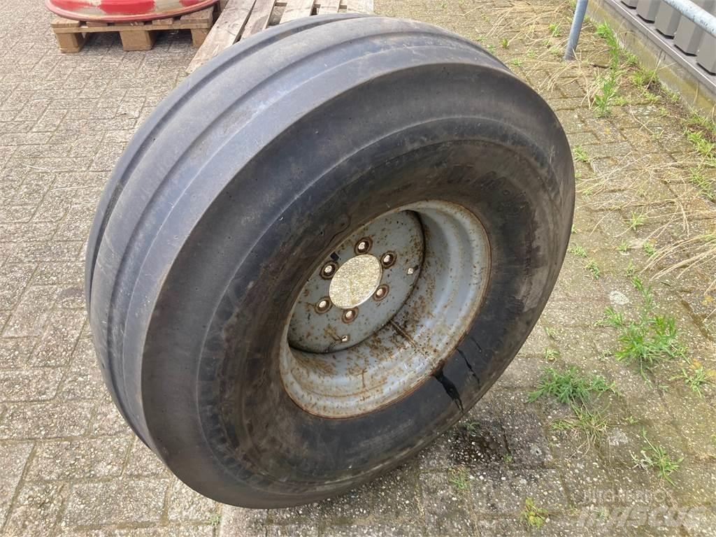 BKT 11.00-16 Pneus, roues et jantes