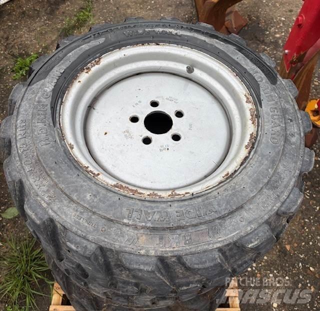  Set BKT 27x8.50-15 Pneus, roues et jantes