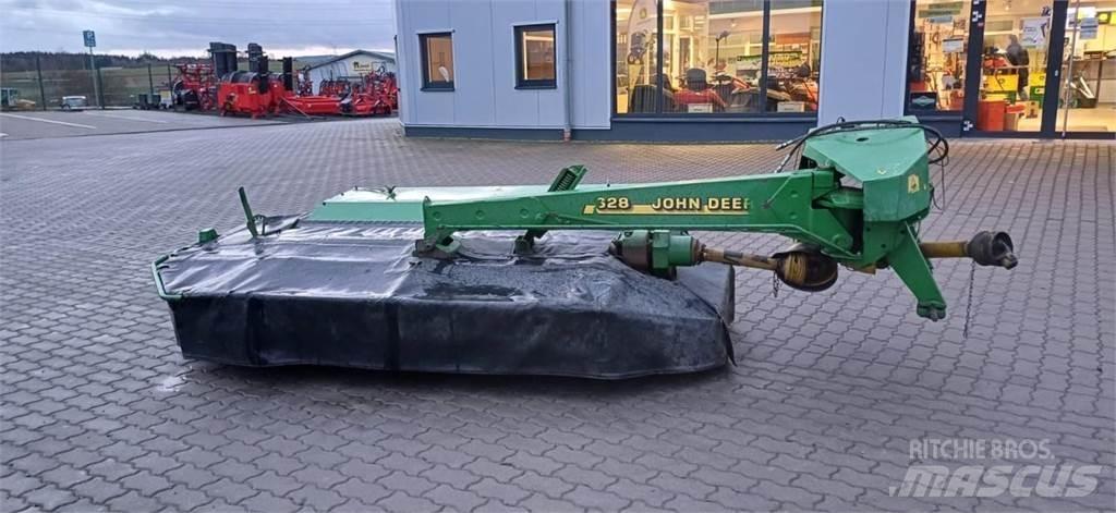 John Deere 328 Faucheuse