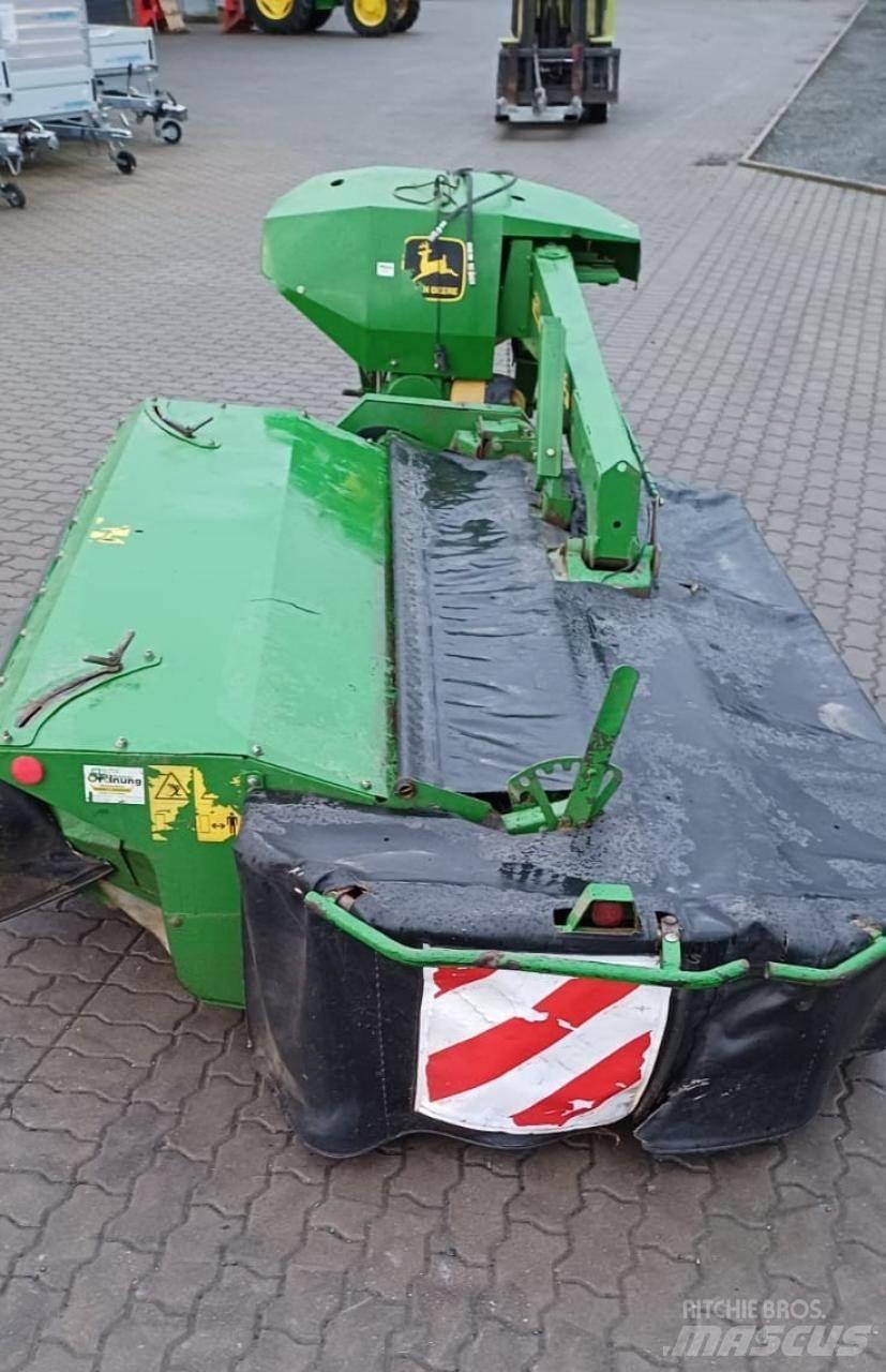 John Deere 328 Faucheuse