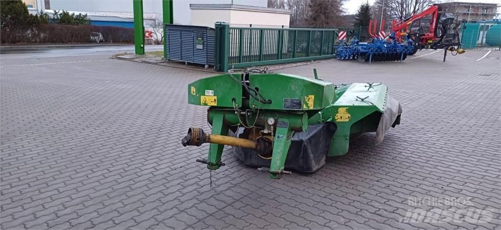 John Deere 328 Faucheuse