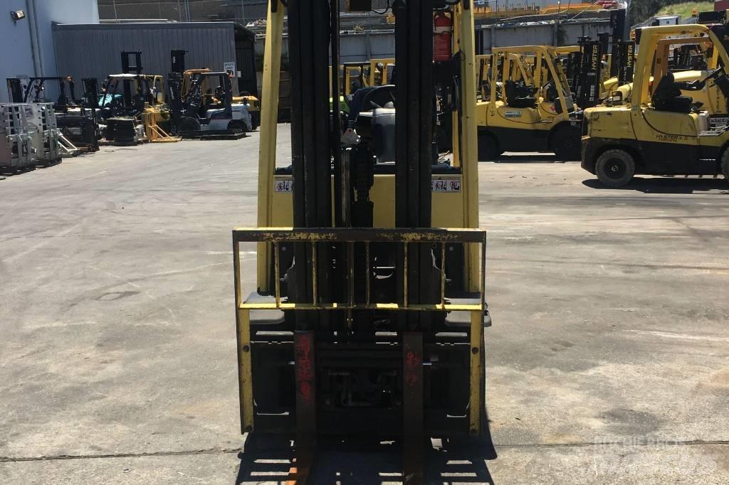 Hyster H1.8XT Chariots GPL