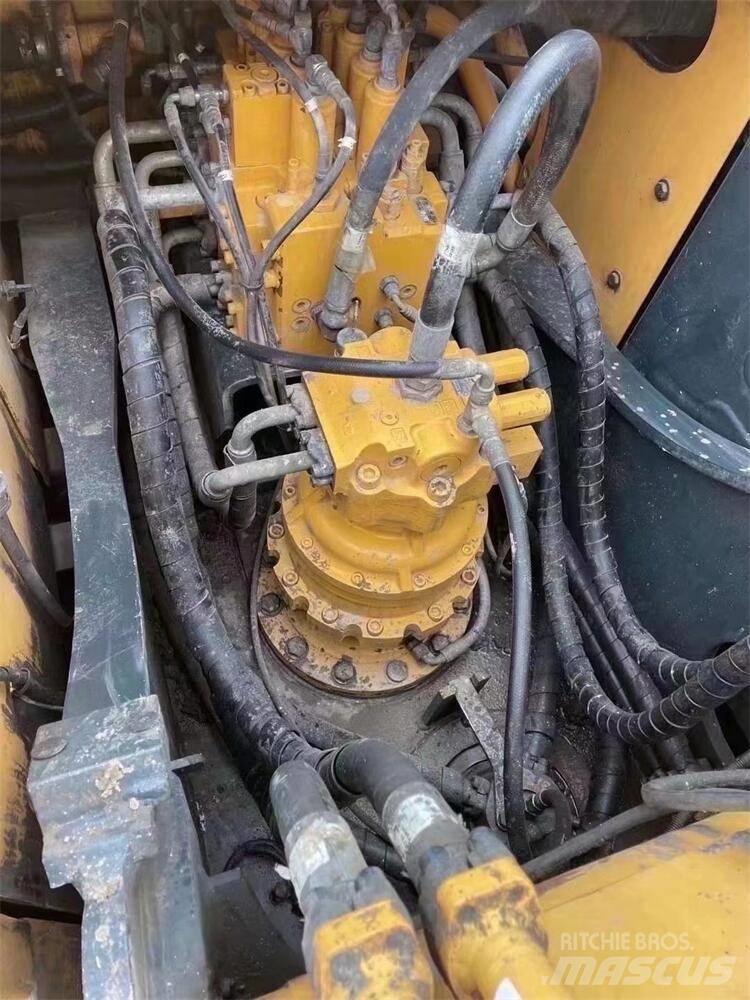 Hyundai R215VS Pelle sur pneus