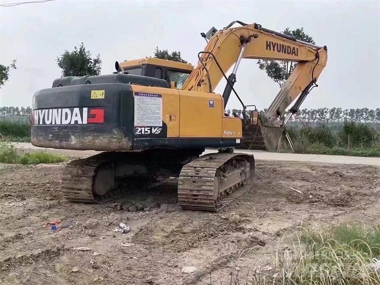 Hyundai R215VS Pelle sur pneus