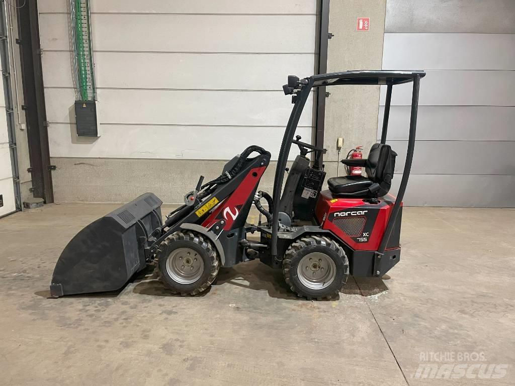 Norcar 755 Pelle sur pneus