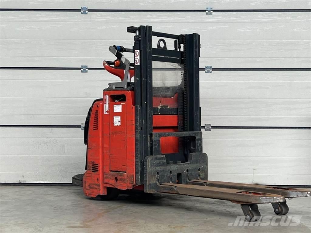 Linde D12 AP Gerbeur accompagnant