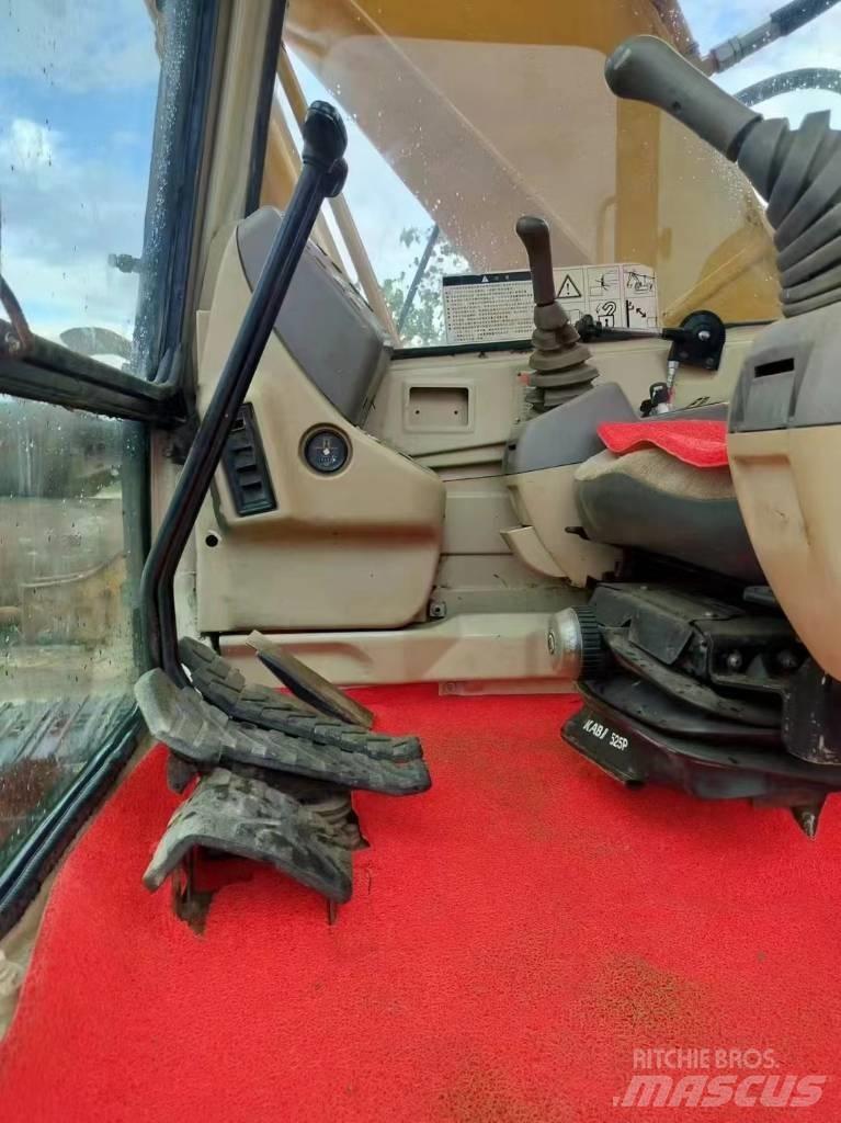 CAT 320 B L Pelle sur chenilles