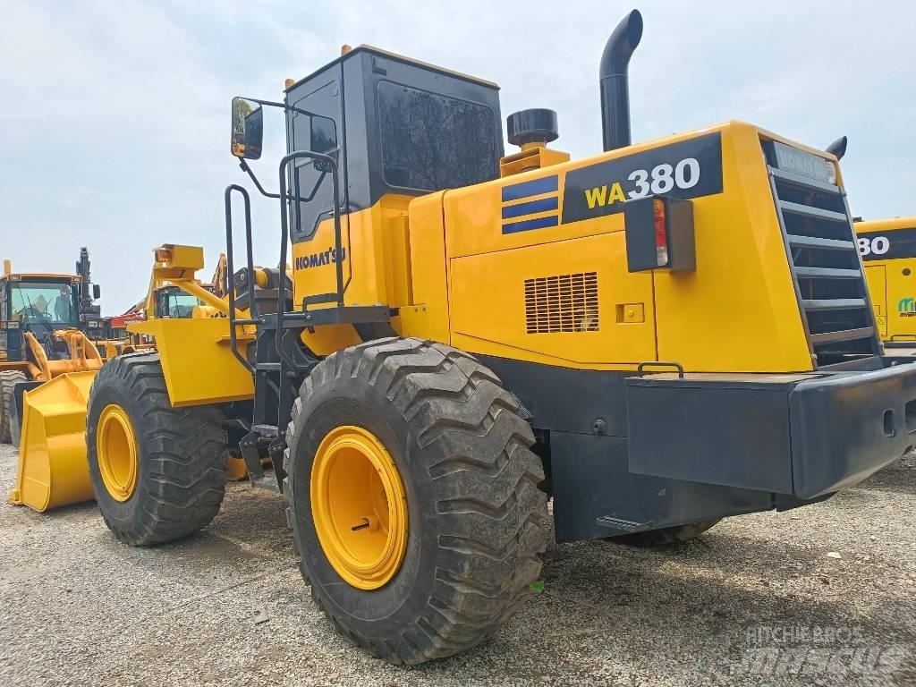 Komatsu WA 380 Chargeuse sur pneus